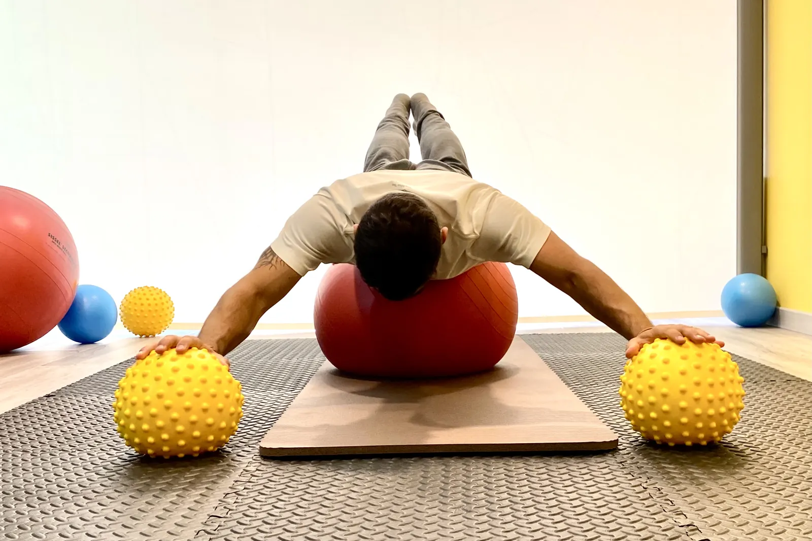 Esercizio posturale su fitball